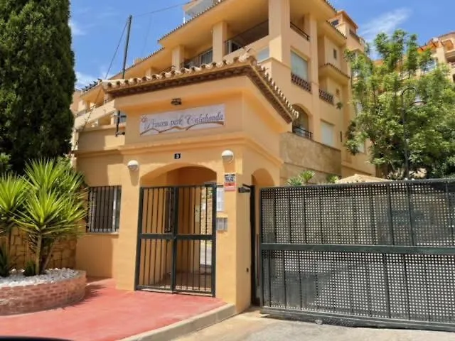 3 Bedroom, Top Floor With Fantastic Terrace And Pools Sitio de Calahonda Apartment
