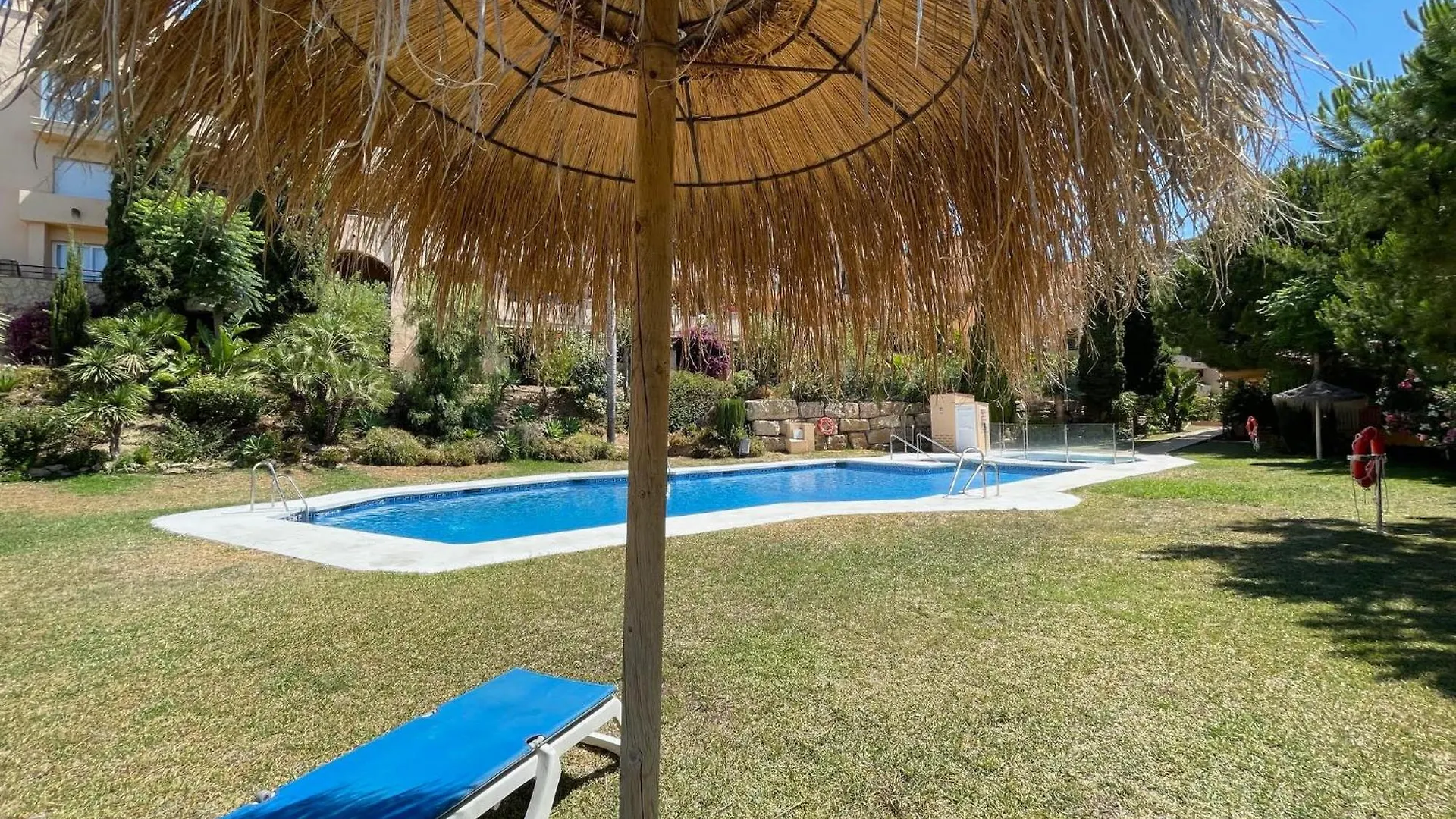 Apartment 3 Bedroom, Top Floor With Fantastic Terrace And Pools Sitio de Calahonda