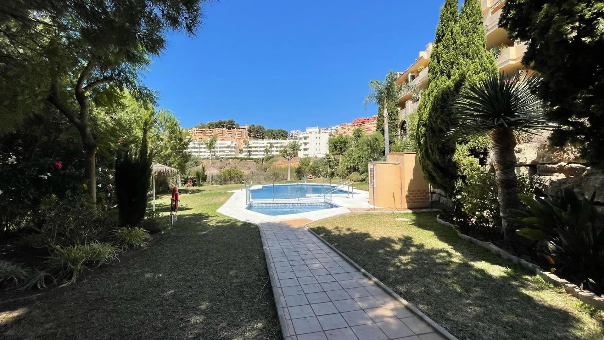 3 Bedroom, Top Floor With Fantastic Terrace And Pools Sitio de Calahonda Spain