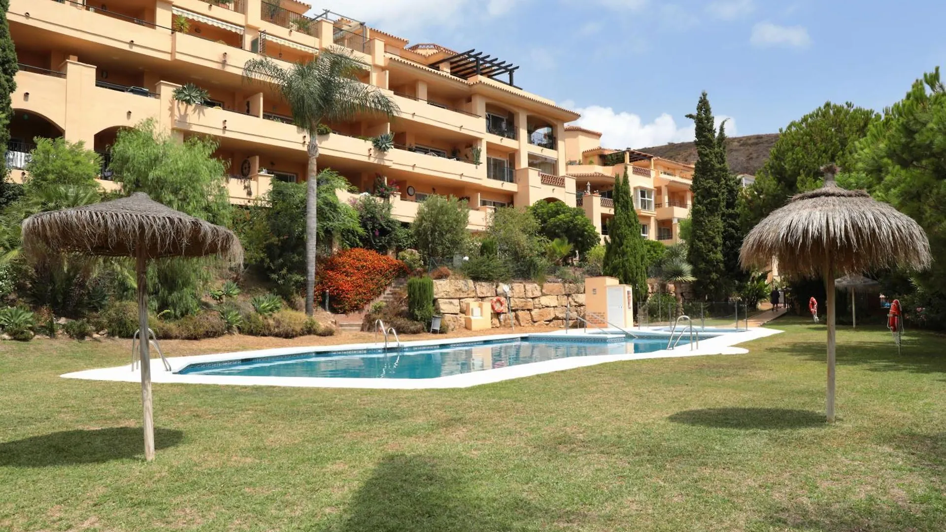 3 Bedroom, Top Floor With Fantastic Terrace And Pools Sitio de Calahonda 0*,  Spain