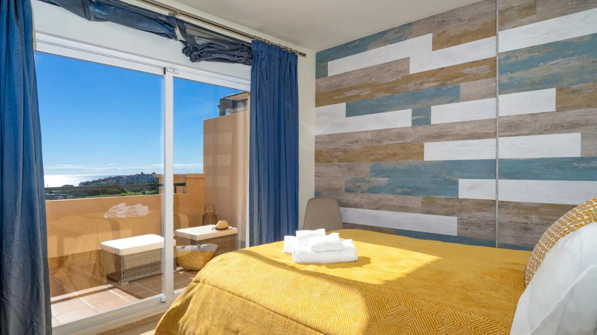 3 Bedroom, Top Floor With Fantastic Terrace And Pools Sitio de Calahonda 0*,