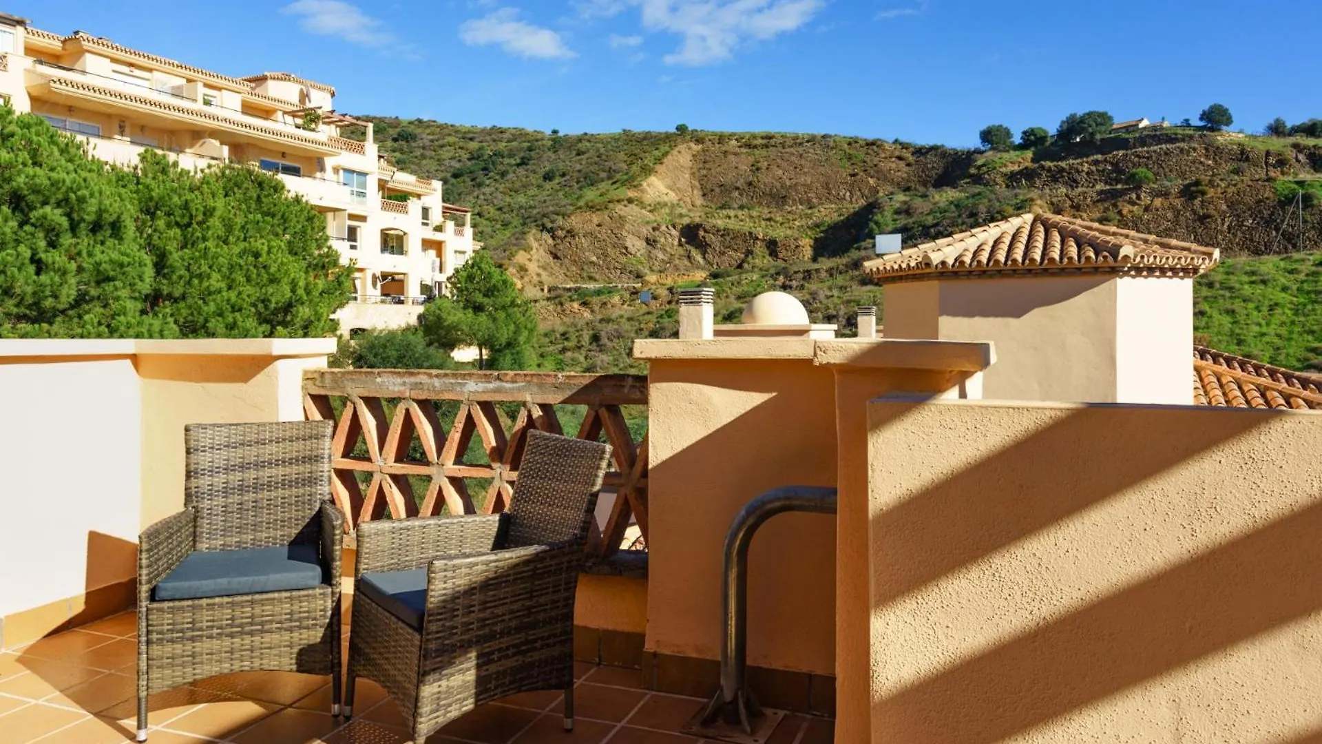 3 Bedroom, Top Floor With Fantastic Terrace And Pools Sitio de Calahonda 0*,