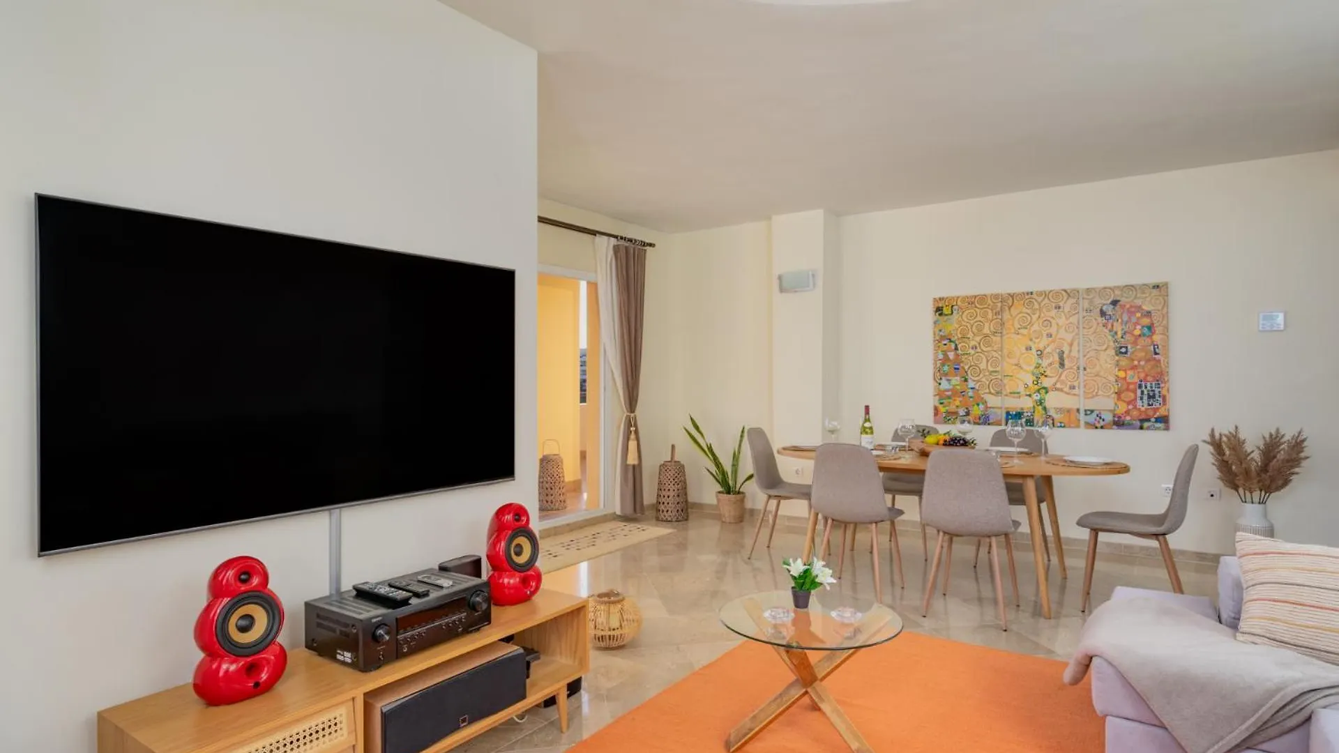 3 Bedroom, Top Floor With Fantastic Terrace And Pools Sitio de Calahonda
