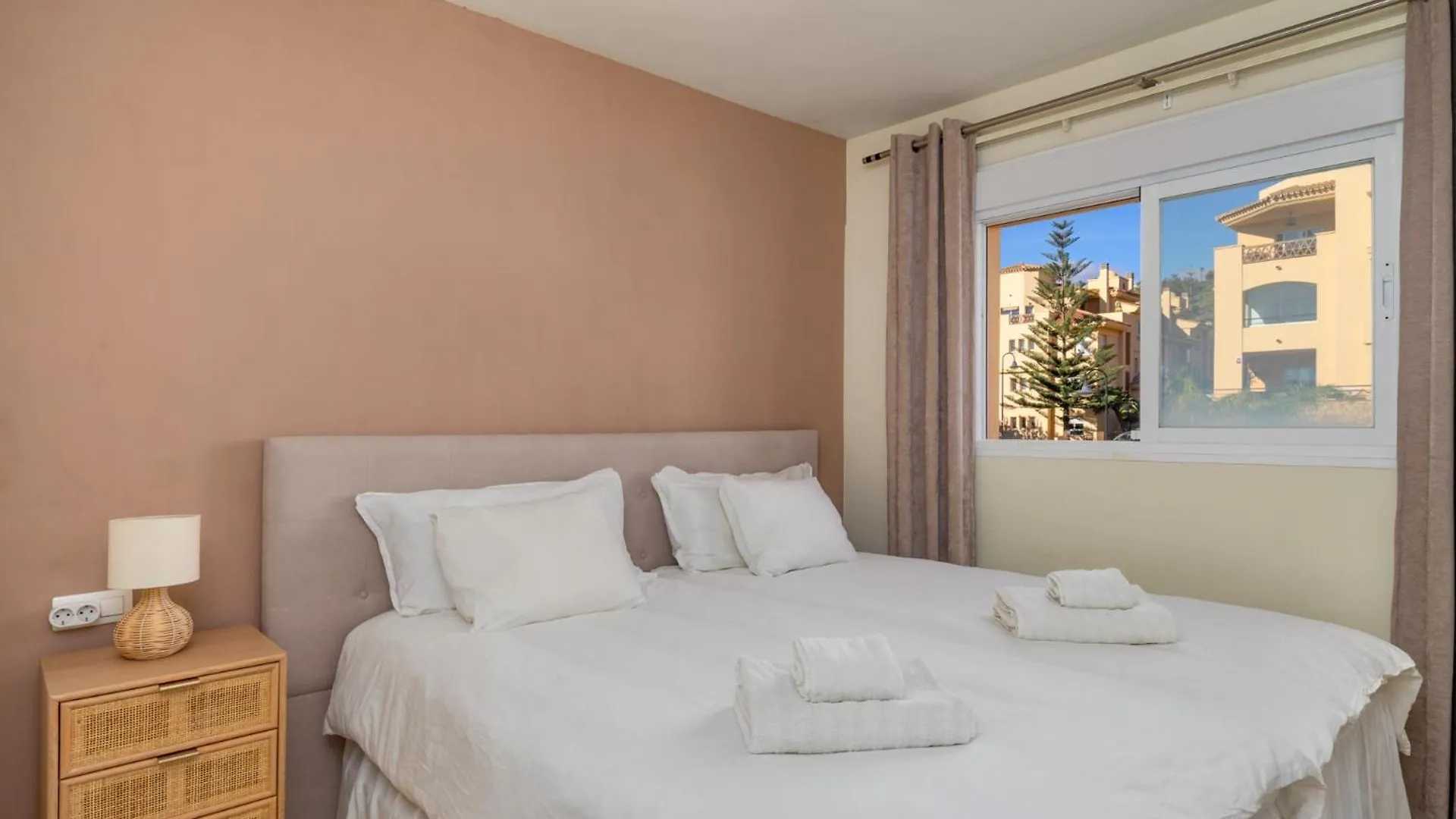 Apartment 3 Bedroom, Top Floor With Fantastic Terrace And Pools Sitio de Calahonda Spain